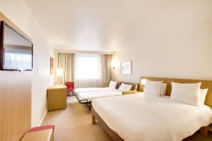 Novotel Atria Nimes Centre - Nearby Attractions and Activities