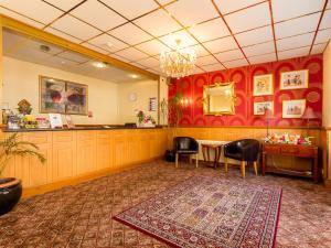 Oak Lea Hotel - Questions About Staying Here