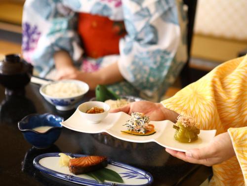 Ogiwarakan - Dining Options Available