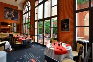 Plaza Hotel Capitole Toulouse - About Staying Here