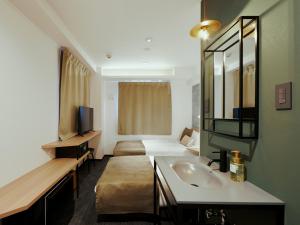 R Hotel Namba Daikokucho - Getting There