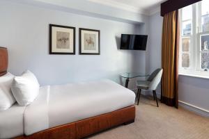 Radisson Blu Hotel, London Bond Street - Nearby Attractions and Activities