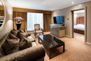 Radisson Blu Hotel, London Heathrow - Questions About Staying Here