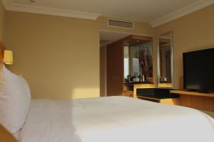 Renaissance London Heathrow Hotel - Questions About Staying Here