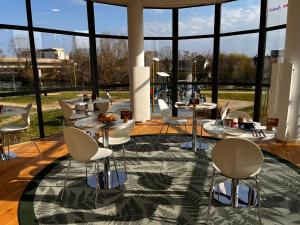 Residhome Neuilly Bords De Marne - Travel and Transportation Options