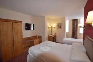 Riviera Hotel - Booking and Reservation