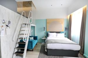 Room2 Southampton Hometel - Check-in and Check-out