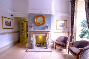 Royal Hotel - The Sum Up