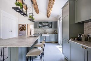 Secret Duzès - Place Aux Herbes - Cottage With Heated Swimming Pool - Nearby Attractions