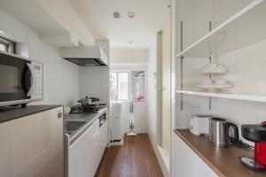 SL601, Yamanote Line - Shin Okubo Station, 5 Minutes Walk From Shin Okubo Station, Free Wifi - Guest Experiences