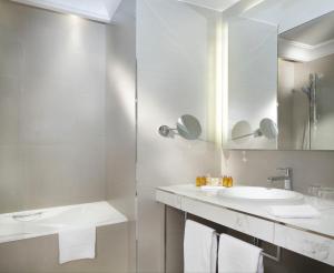 Splendid Etoile - Dining Options