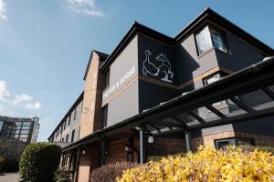 The Fox & Goose Hotel - Transportation and Accessibility