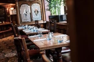 The Mad Hatter Hotel - Unique Features and Decor