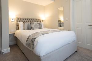 The Maple Manor Hotel - Policies and Check-in/Check-out