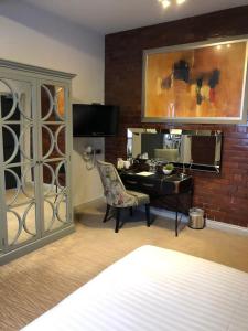 The Mount Country Manor Hotel & Golf Wolverhampton - Nearby Attractions and Activities