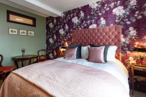 The Red Lion Hotel - Nearby Attractions