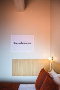 The Relay of the Three Masks - About Staying Here