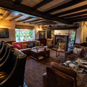 The Royal Arms Hotel - Location and Accessibility