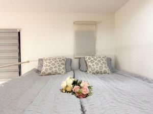 The Xinshi District Is Only a 10-Minute Walk to Xinshi, While It Takes 4 Minutes to Walk to the New Dakebao Area, Which Is Completely Renovated - Essential Amenities and Services