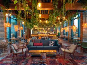 Treehouse Hotel London - Location and Accessibility