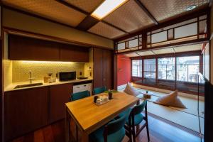 UTAIMACHI - Cultural Significance and Experience