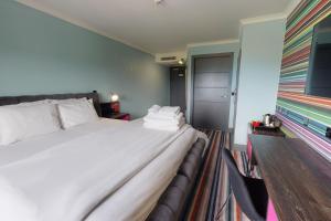 Village Hotel Bournemouth - Nearby Attractions and Accessibility
