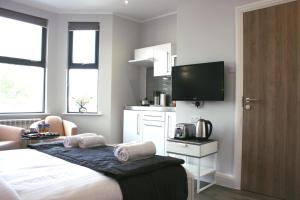 Westciti Caroco Aparthotel - Additional Amenities and Services