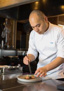 Yoichi LOOP - Special Requests and Services