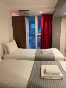 62-66 Farringdon Apartments by Condokeeper - Policies and House Rules