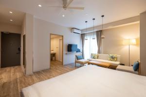 Alfabeto International Communication EAST - Discovering the Surrounding Area