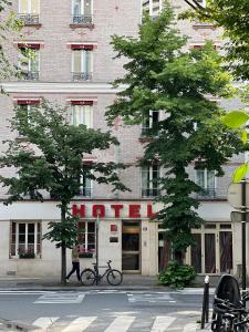 Arian Hotel - Nearby Attractions and Transportation