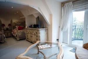 Berwick Lodge - Questions About Staying Here