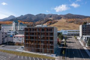 Fenix West - Location and Surroundings