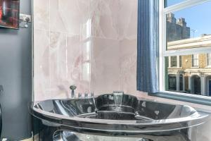 G Eighty Four - Worth The Stay