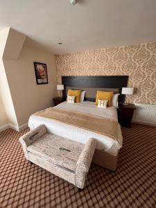 Haleys Hotel - Questions About Staying Here