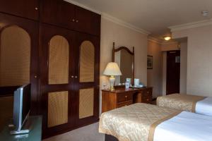 Hampstead Britannia - Worth The Stay