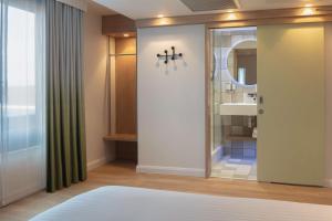 Hampton by Hilton York Piccadilly - Questions About Staying Here