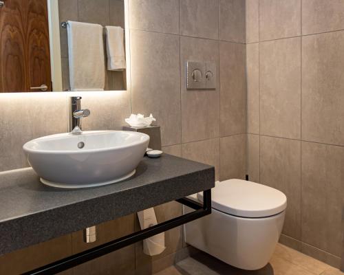 Hotel La Tour - Location and Attractions