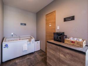 HOTEL R9 The Yard Uruma - Location and Accessibility