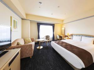 Hotel Sapporo Garden Palace - Getting There and Nearby Attractions
