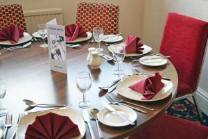 Lyndene Hotel - Booking and Contact Information
