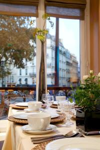 Marceau Champs-Elysées - Nearby Attractions