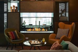 Moxy York - Questions About Staying Here