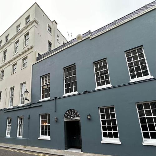 No. 30 Knightsbridge - Worth The Stay