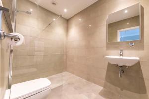 Oatlands Park Hotel - Questions About Staying Here