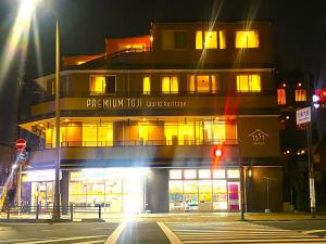 PREMIUM TOJI - Hotel Amenities and Services