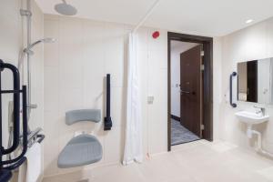 Ramada by Wyndham Leeds East - Questions About Staying Here