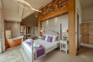 Sandburn Hall - Questions About Staying Here