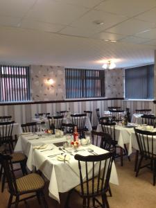 Sherwood Hotel - Contact and Reservations
