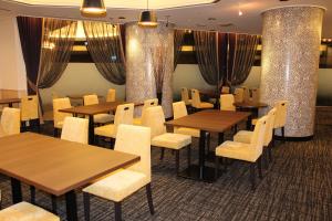 Shin Osaka Washington Hotel Plaza - China Table Dining